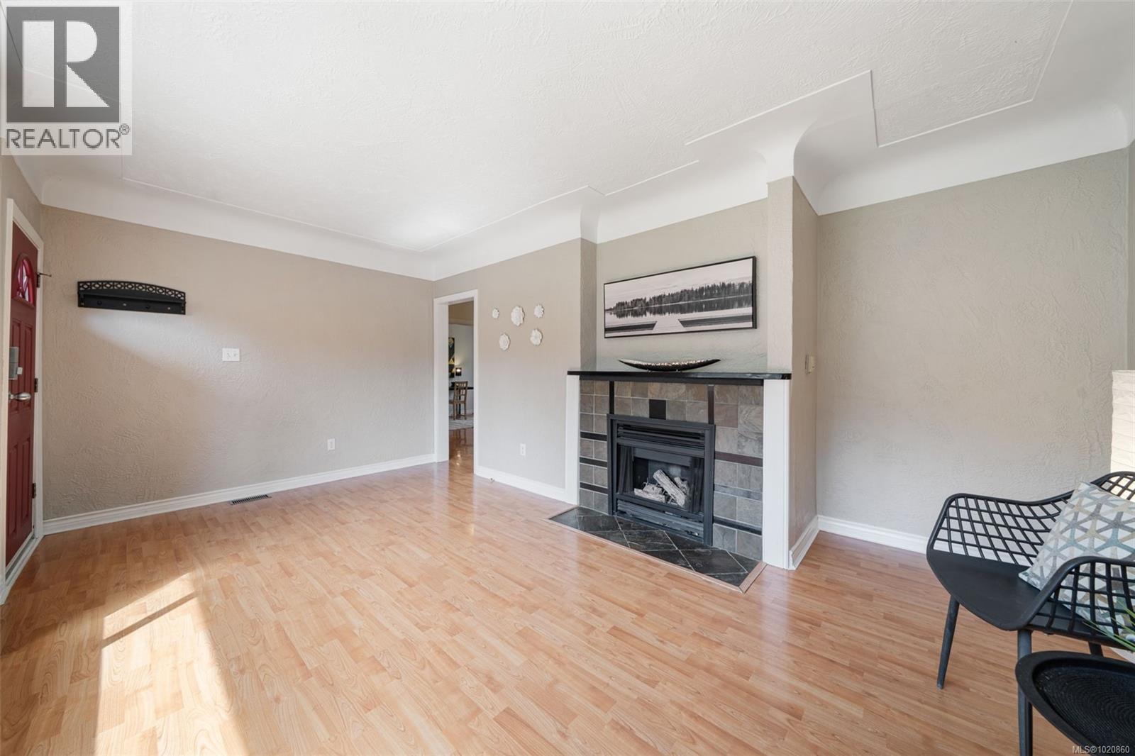 1042 Lodge Ave, Saanich