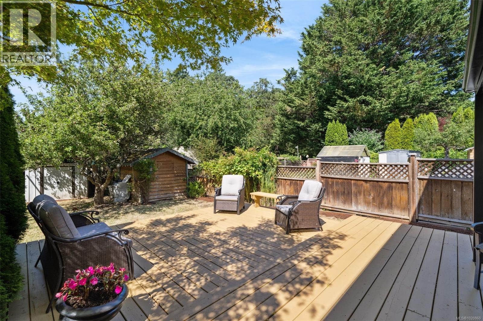 1042 Lodge Ave, Saanich