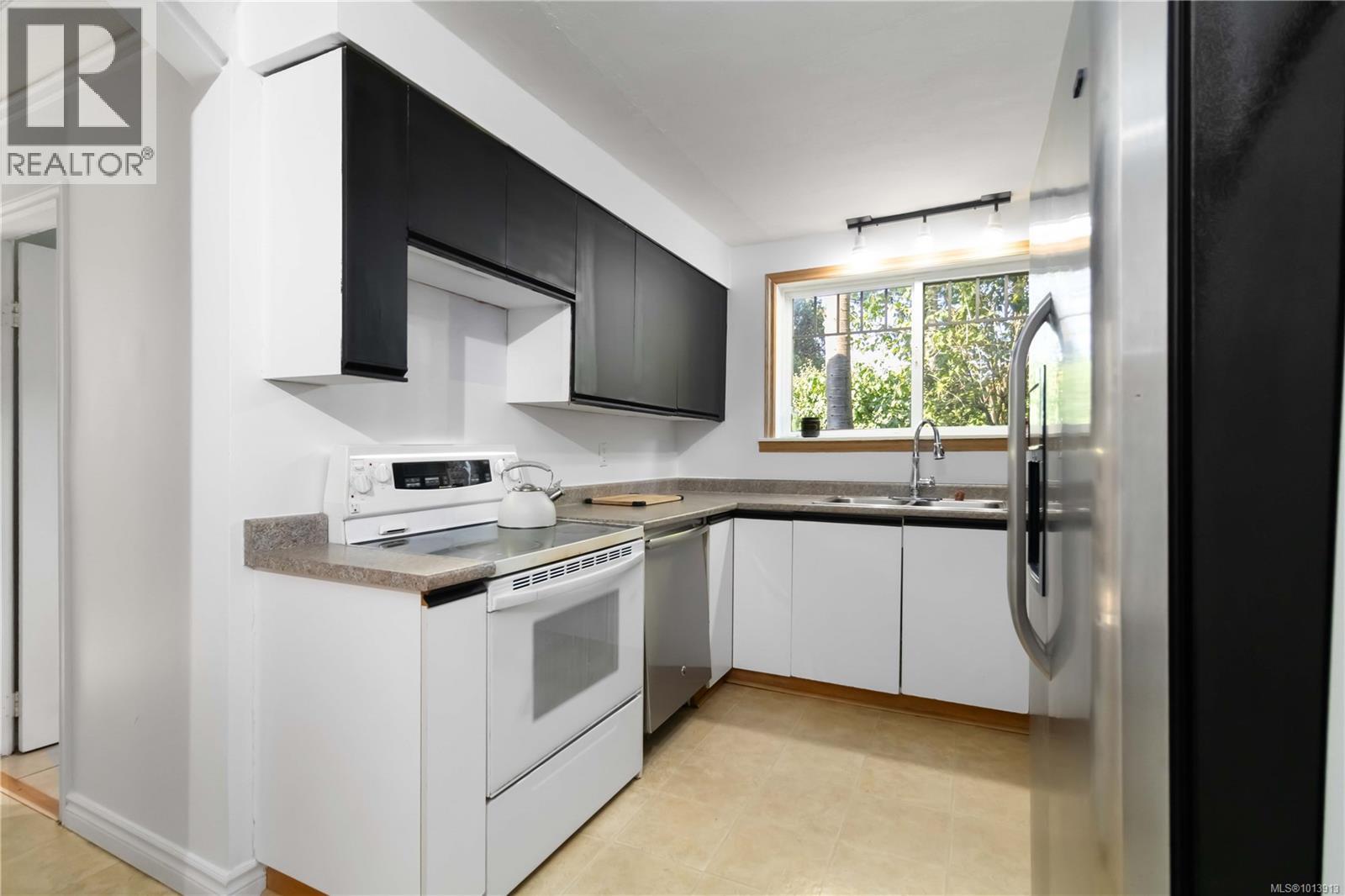 A 3365 Painter Rd, Colwood