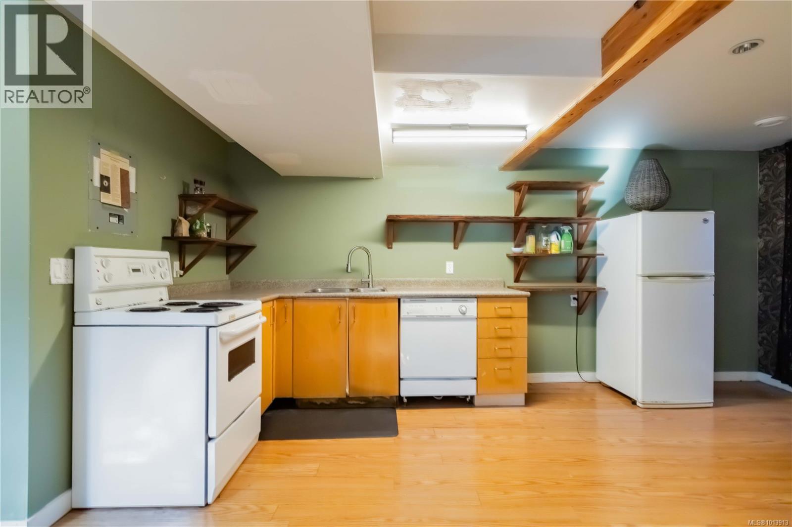 A 3365 Painter Rd, Colwood