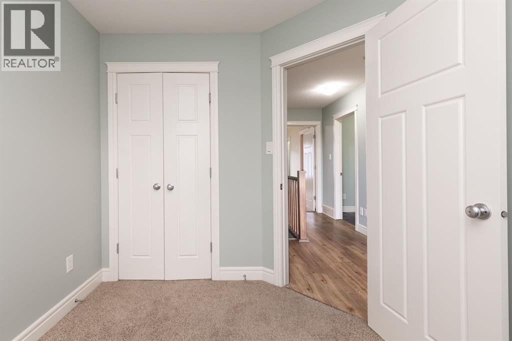 Single Family House for Sale in  Mt Sundance Manor W Sunridge Lethbridge 