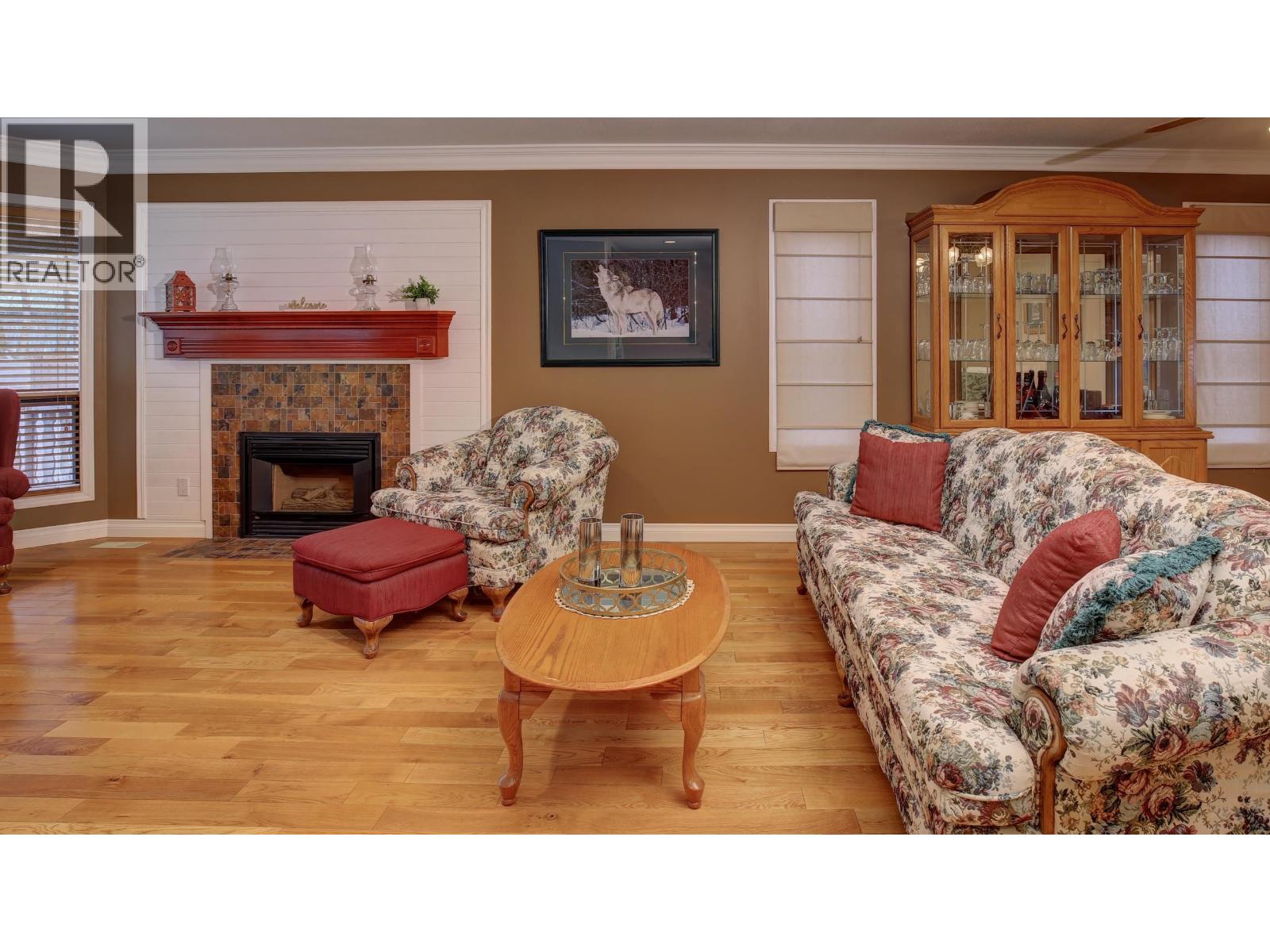 599 PEARKES DRIVE - 4