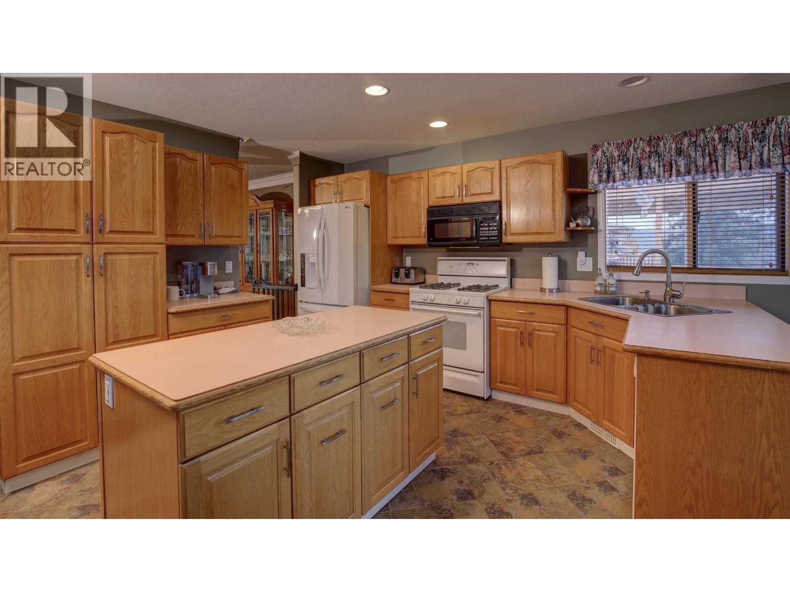 599 PEARKES DRIVE, Williams Lake