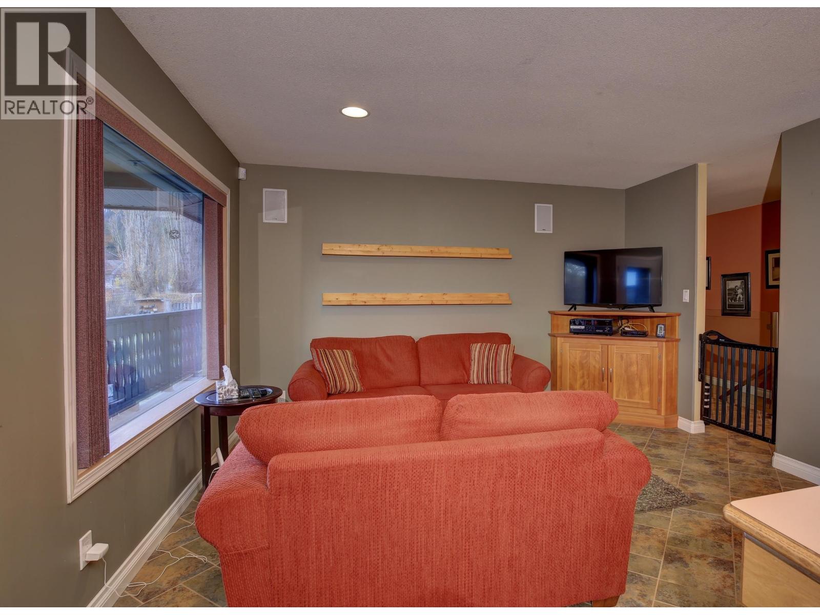 599 PEARKES DRIVE, Williams Lake