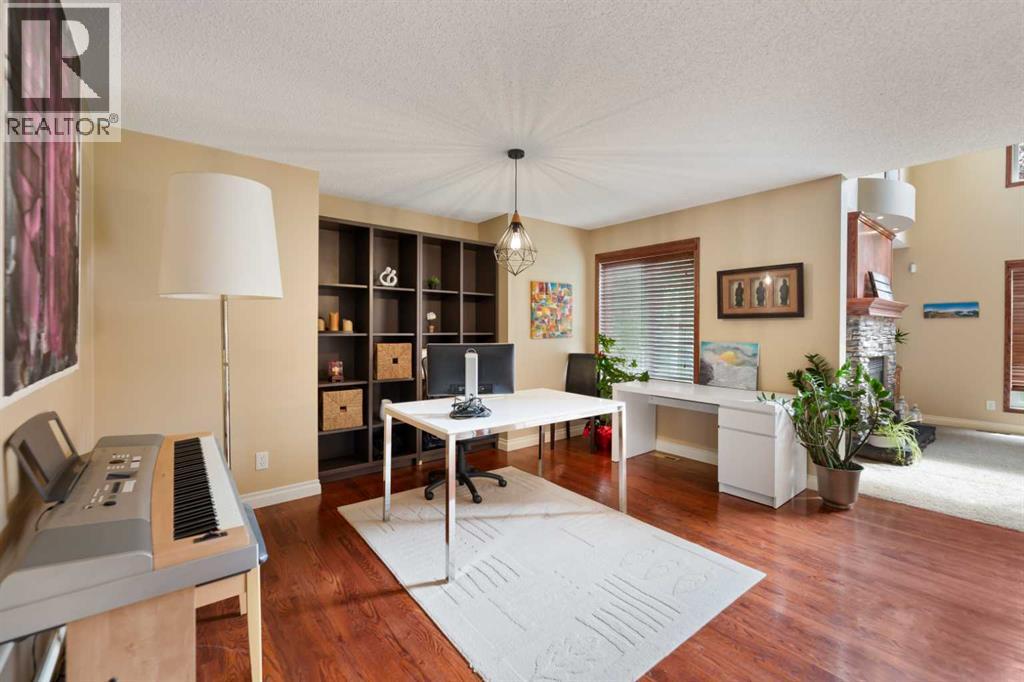 Single Family House for Sale in  Sienna Park Drive SW Signal Hill Calgary 