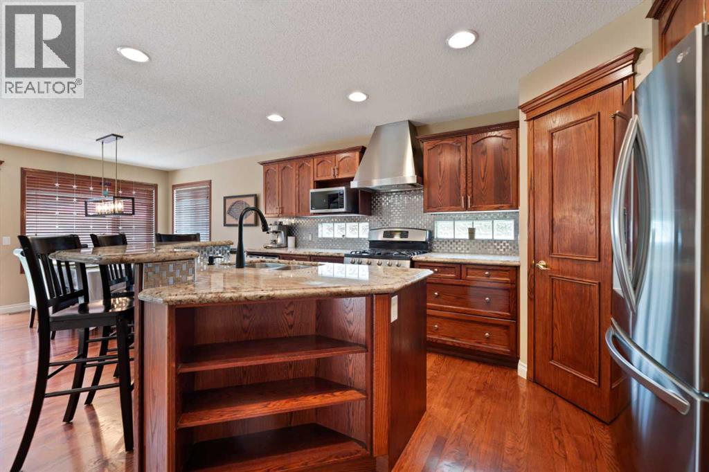 Single Family House for Sale in  Sienna Park Drive SW Signal Hill Calgary 