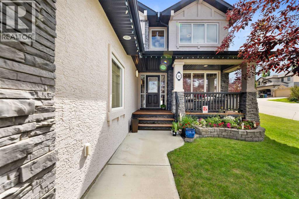 Single Family House for Sale in  Sienna Park Drive SW Signal Hill Calgary 