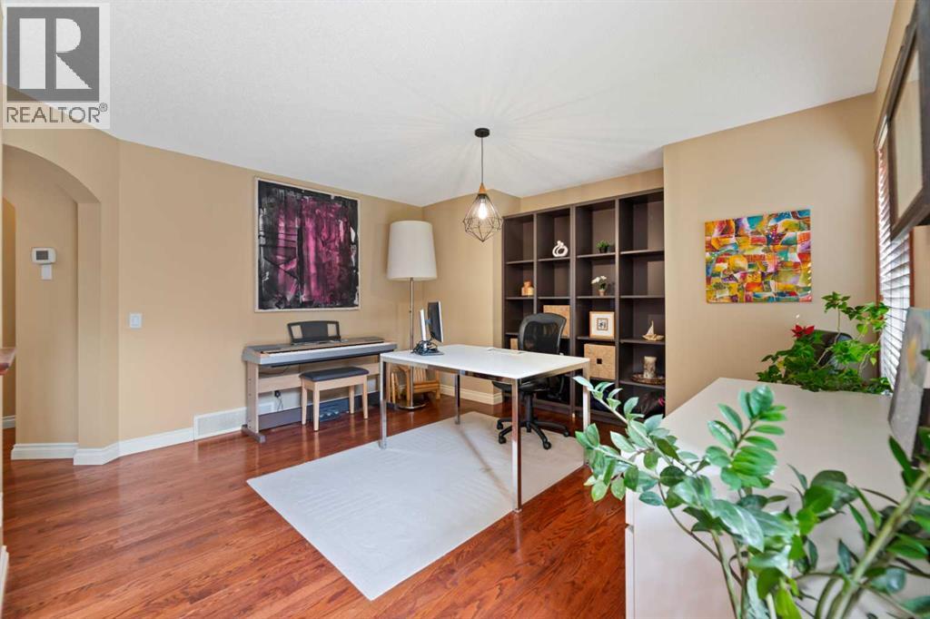 Single Family House for Sale in  Sienna Park Drive SW Signal Hill Calgary 