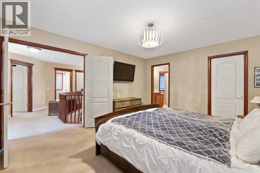 Single Family House for Sale in  Sienna Park Drive SW Signal Hill Calgary 