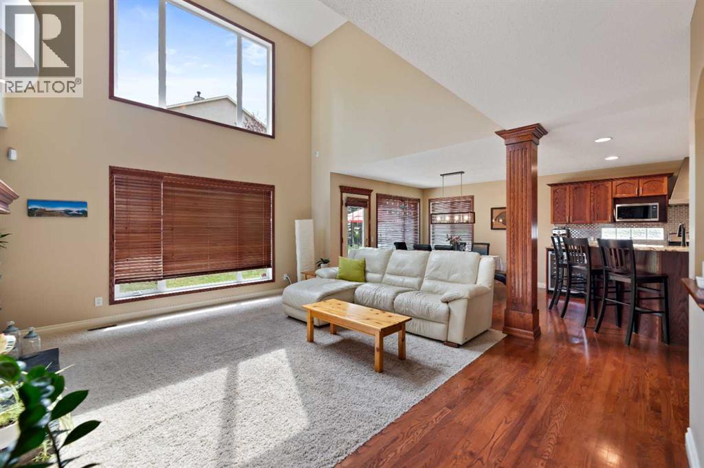 Single Family House for Sale in  Sienna Park Drive SW Signal Hill Calgary 