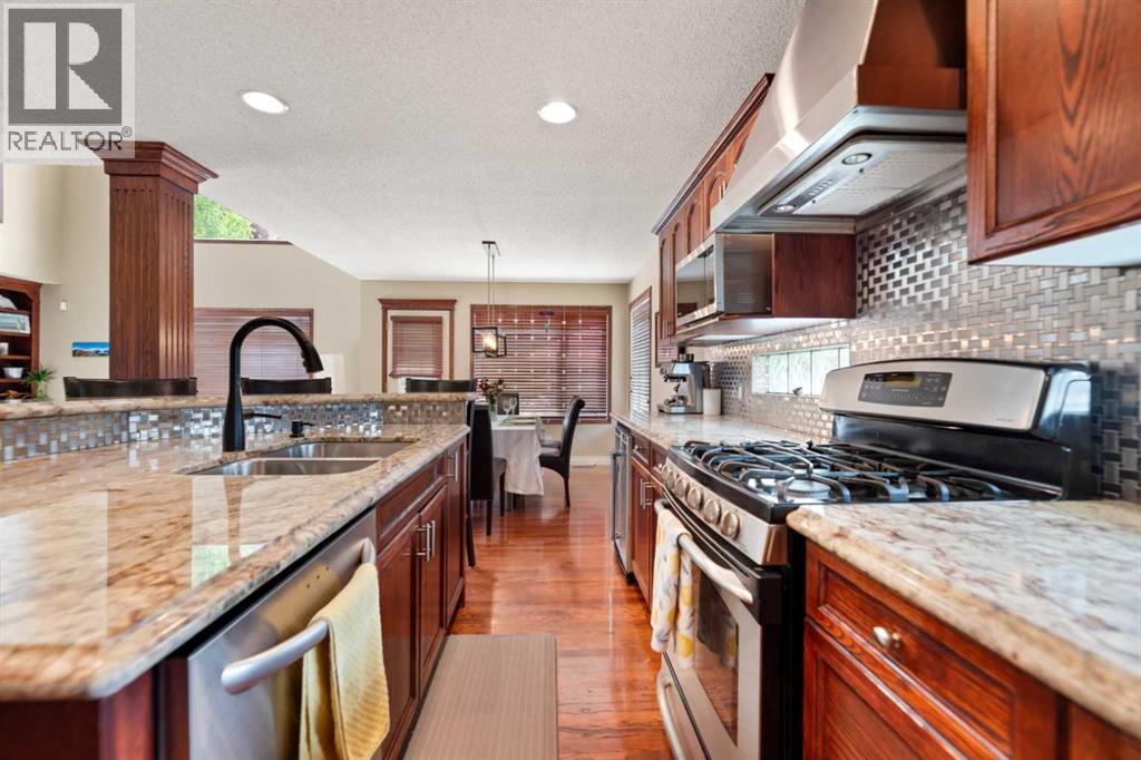 Single Family House for Sale in  Sienna Park Drive SW Signal Hill Calgary 