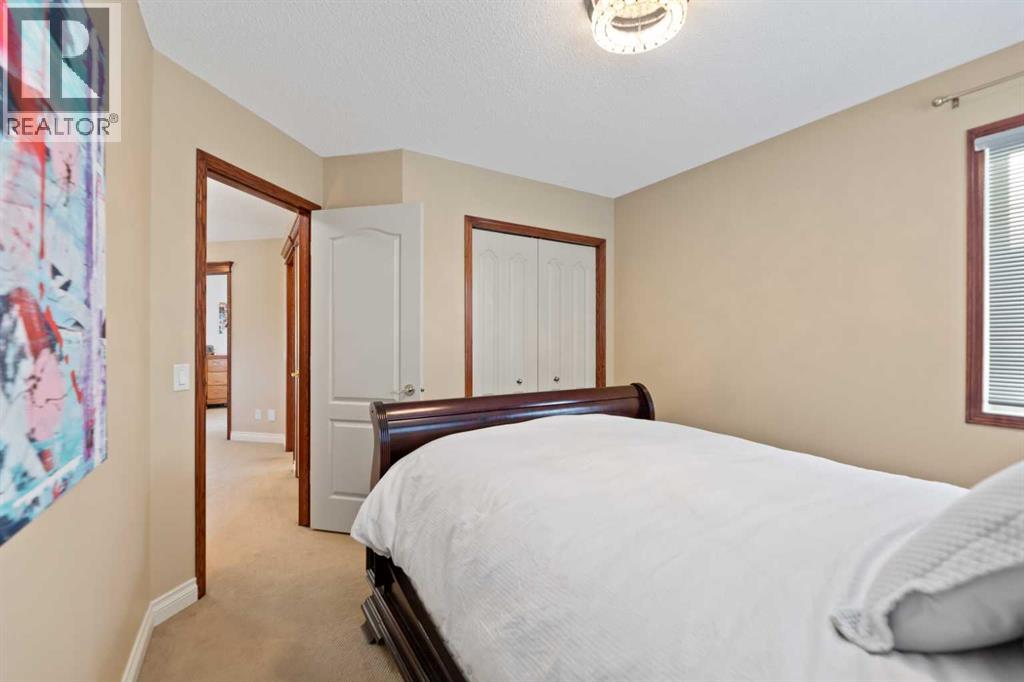 Single Family House for Sale in  Sienna Park Drive SW Signal Hill Calgary 