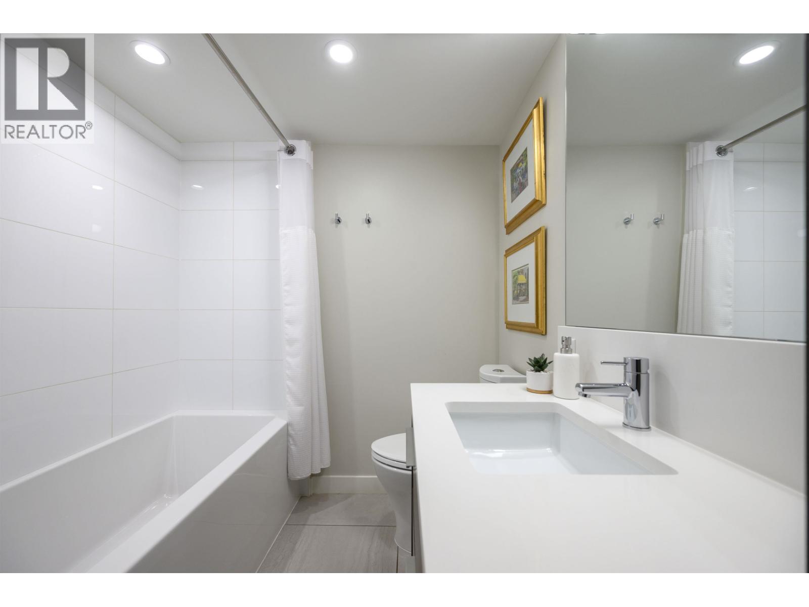 206 649 E 3RD STREET, North Vancouver