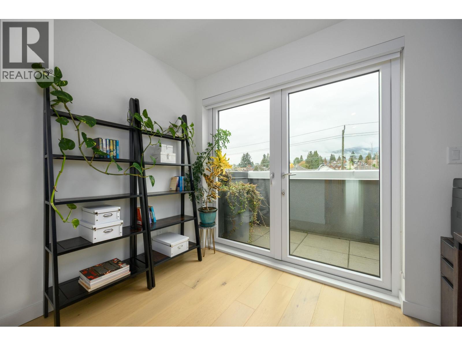 206 649 E 3RD STREET, North Vancouver