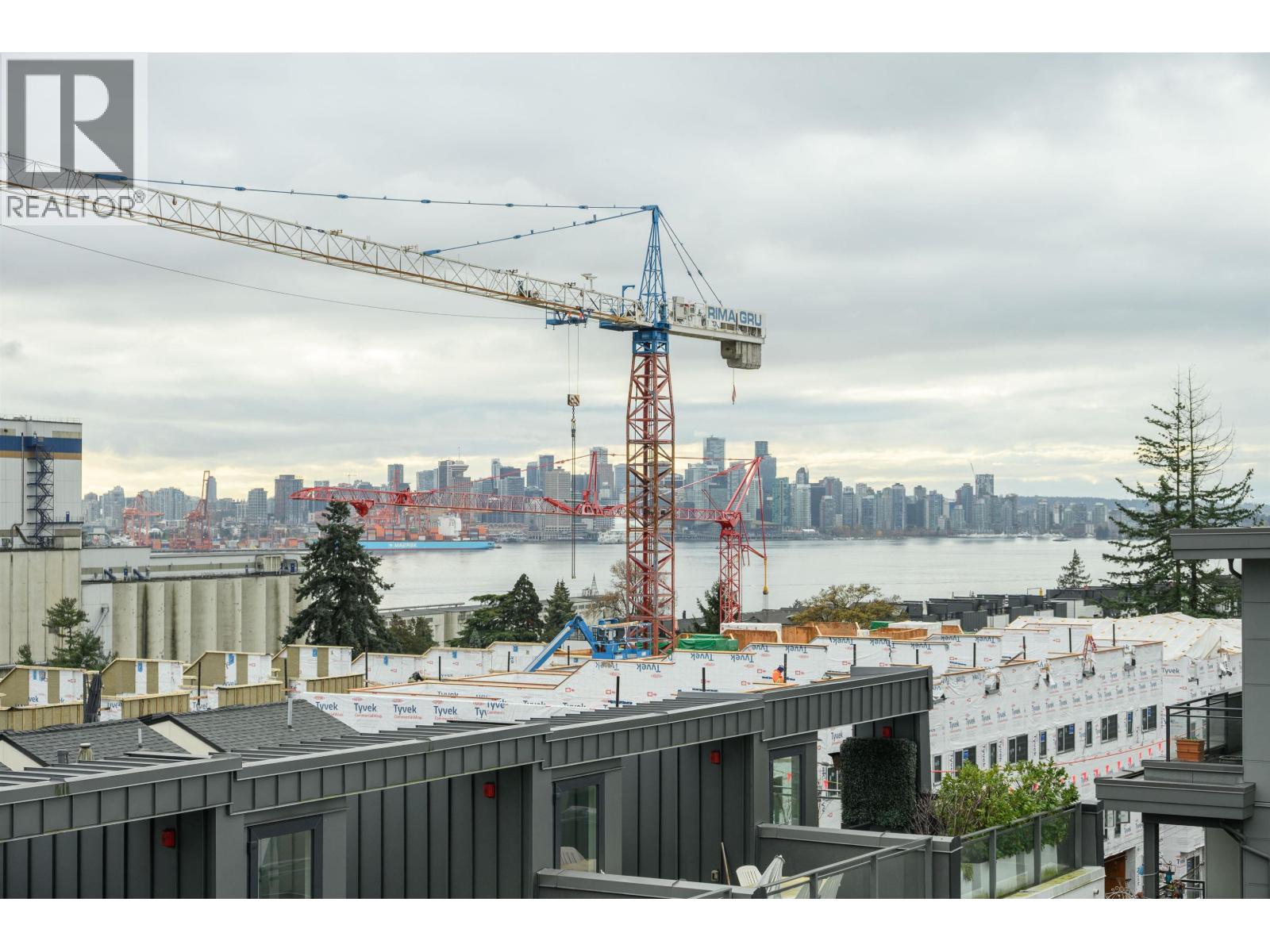 206 649 E 3RD STREET, North Vancouver