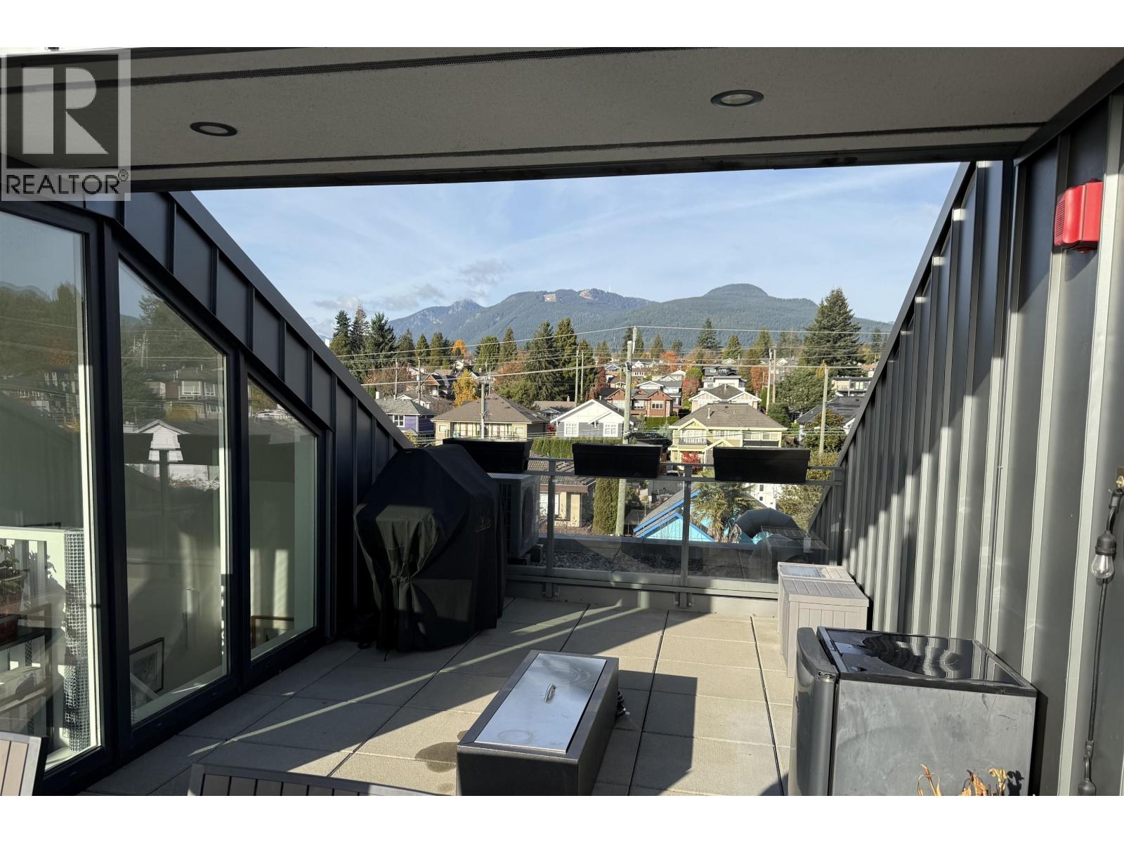 206 649 E 3RD STREET, North Vancouver