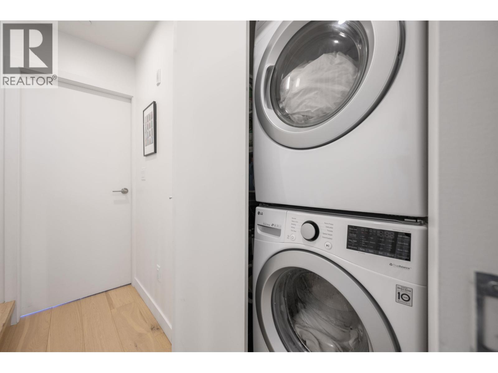 206 649 E 3RD STREET, North Vancouver