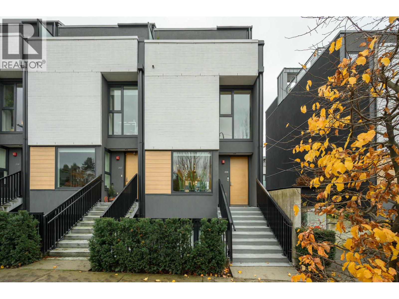 206 649 E 3RD STREET, North Vancouver