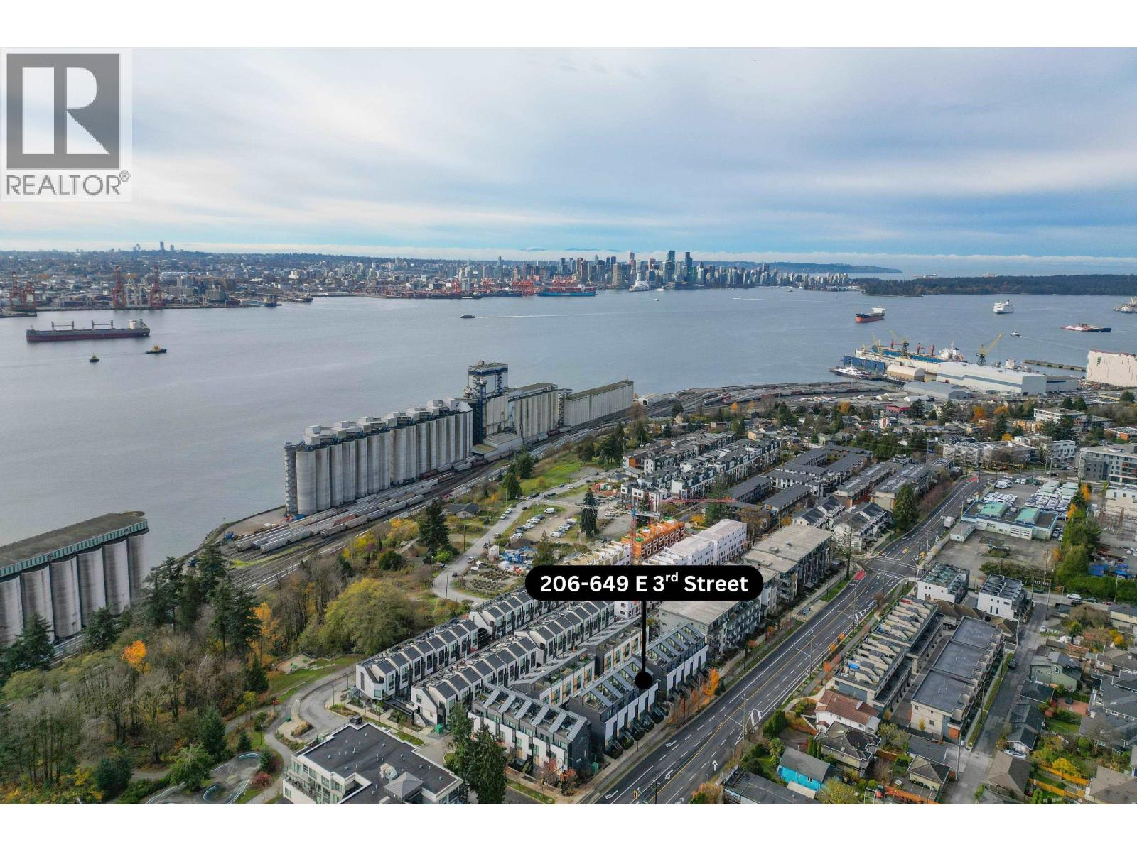 206 649 E 3RD STREET, North Vancouver