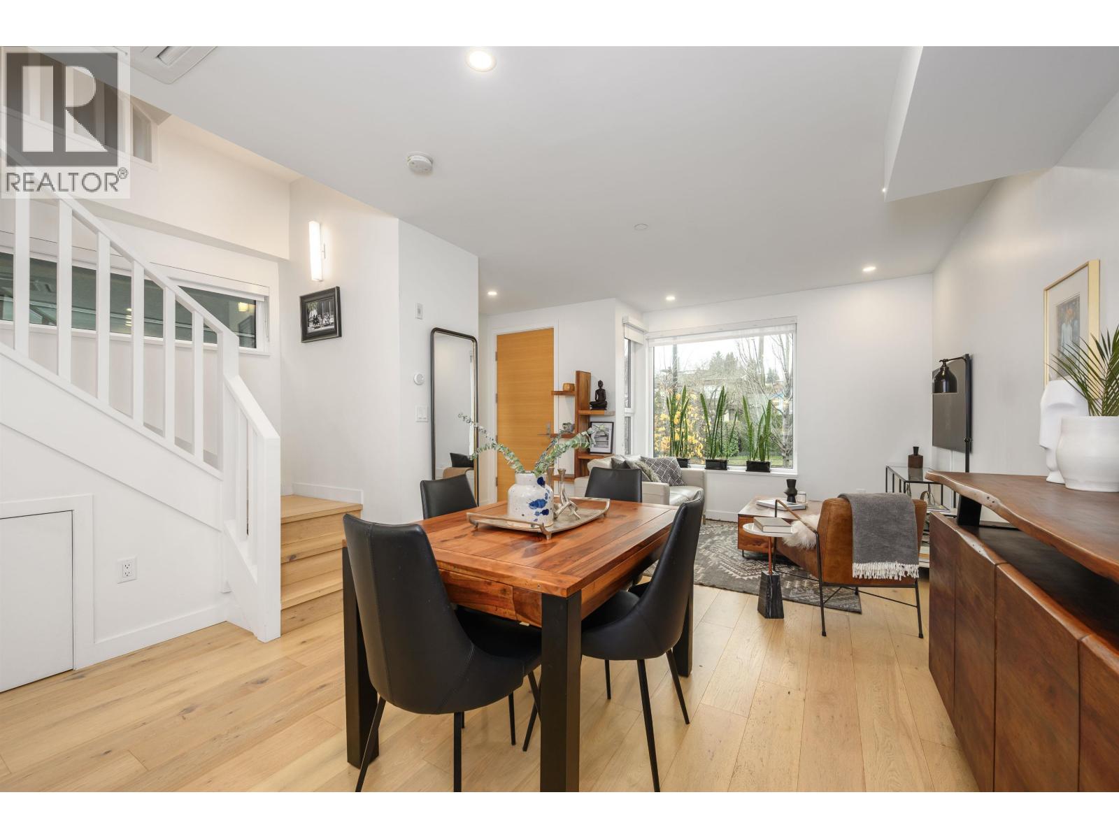 206 649 E 3RD STREET, North Vancouver