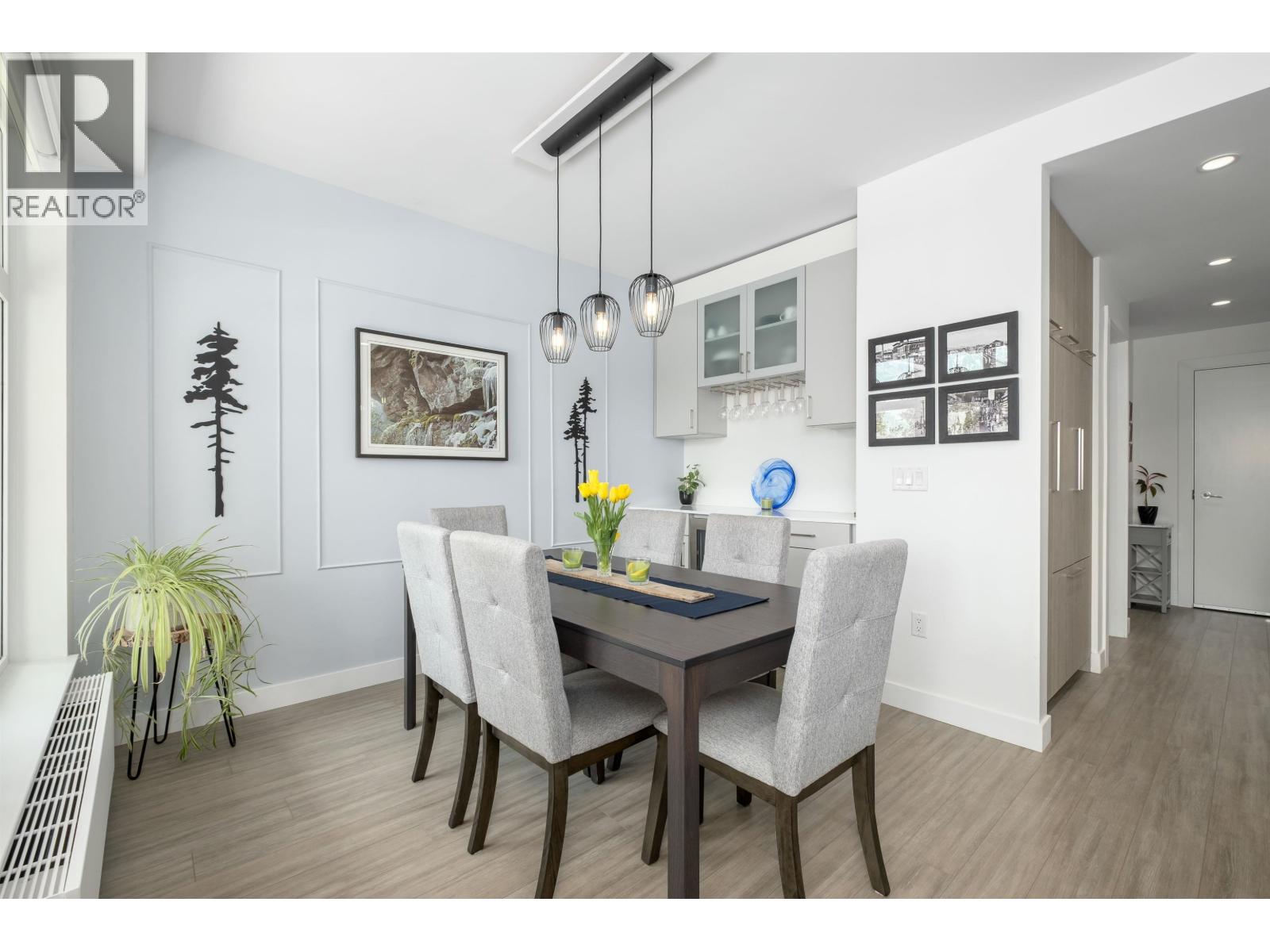 111 747 E 3RD STREET, North Vancouver