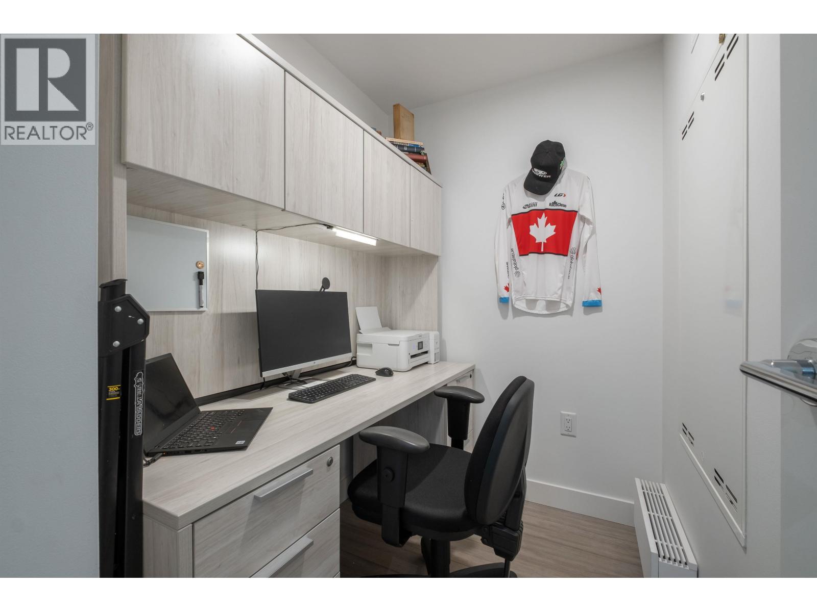 111 747 E 3RD STREET, North Vancouver