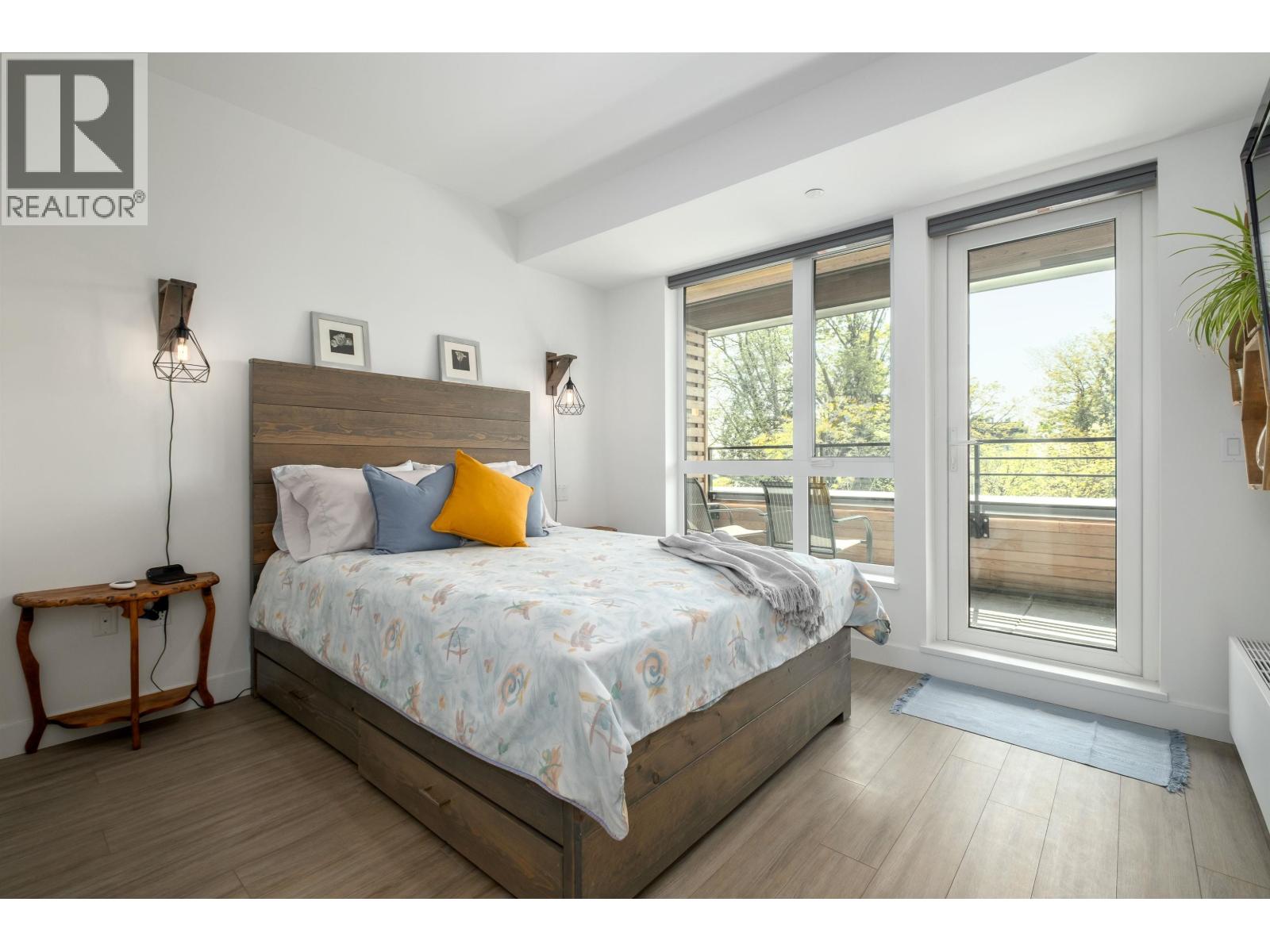 111 747 E 3RD STREET, North Vancouver