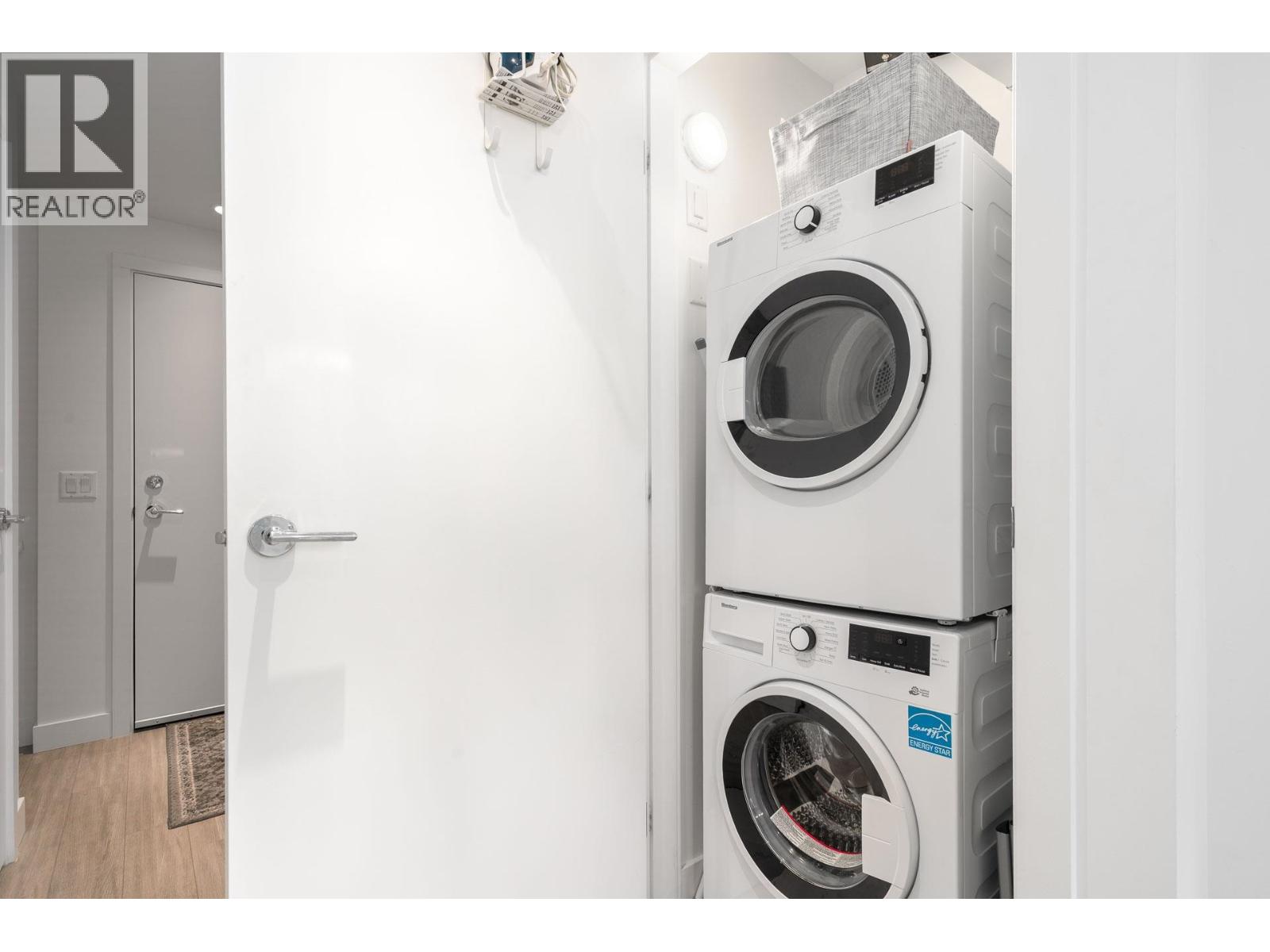 111 747 E 3RD STREET, North Vancouver