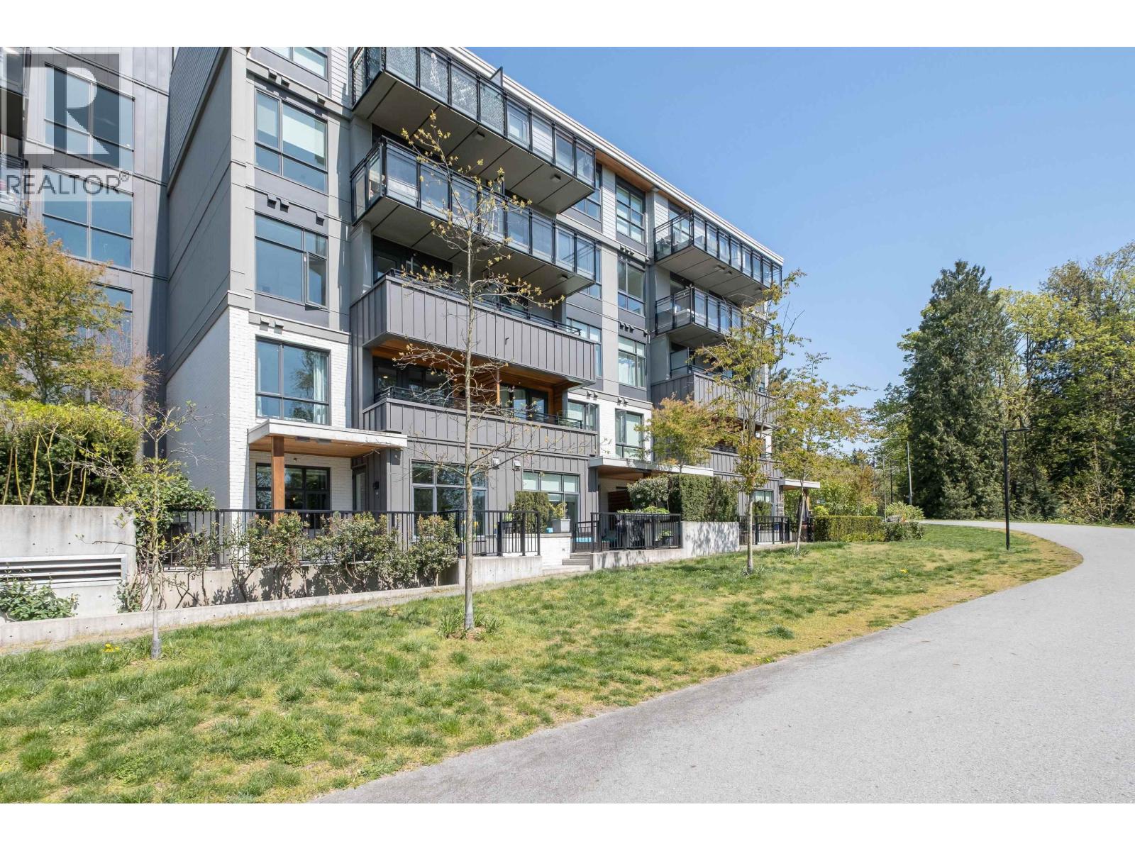 111 747 E 3RD STREET, North Vancouver