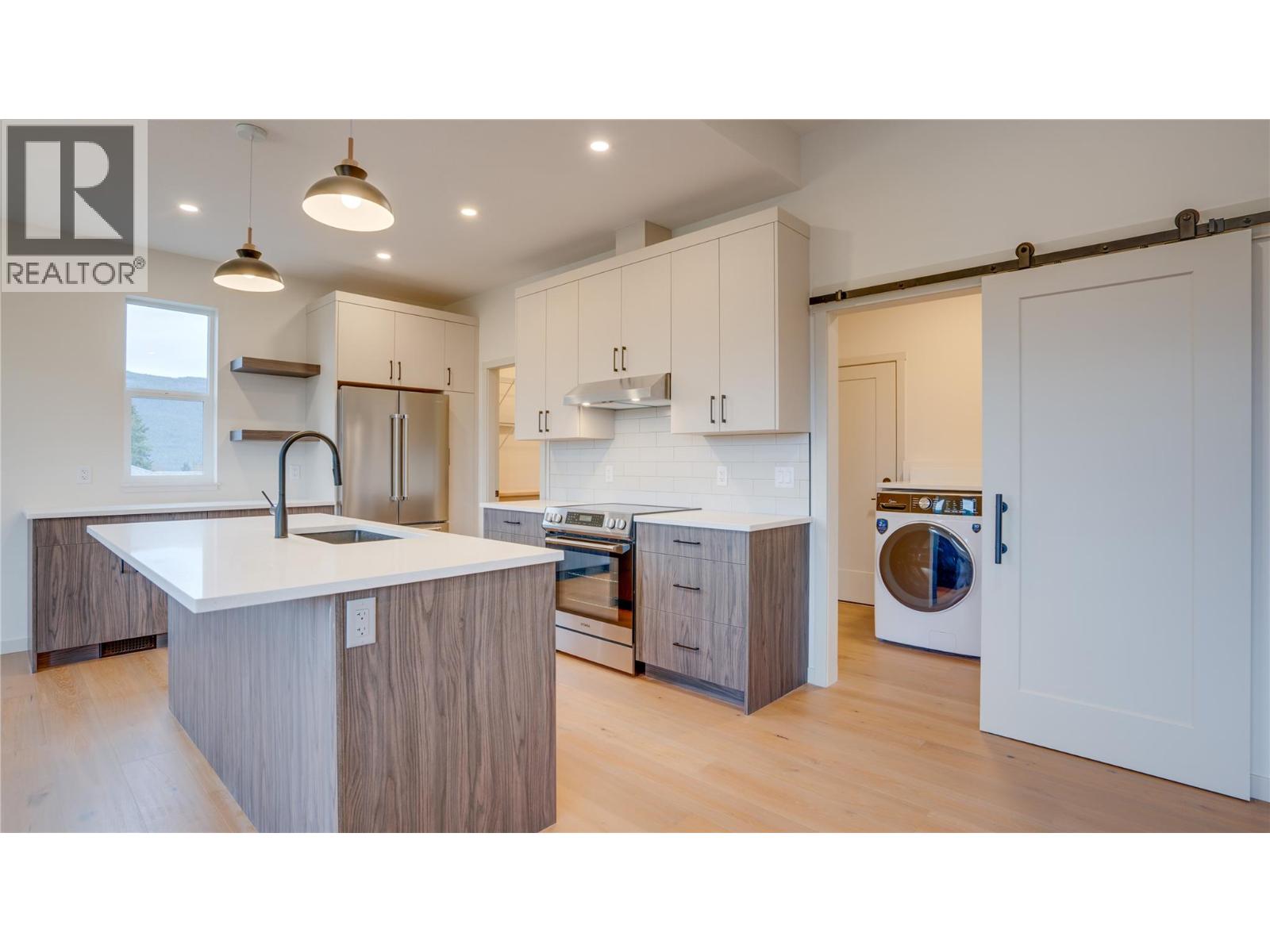 2123 Mountain View Avenue, Lumby