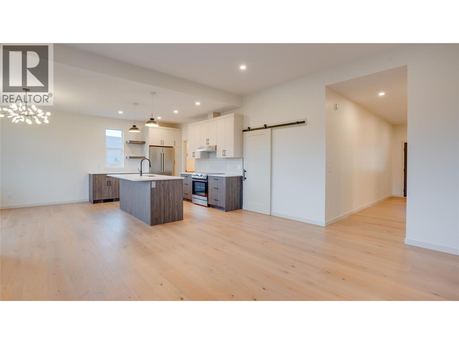 2123 Mountain View Avenue, Lumby