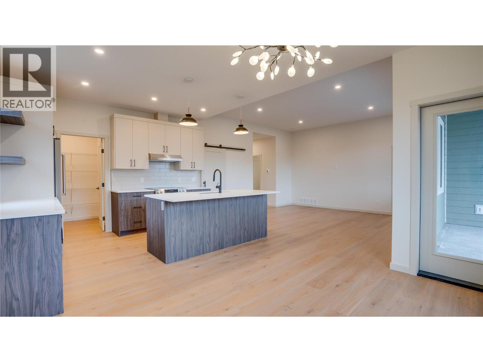 2123 Mountain View Avenue, Lumby