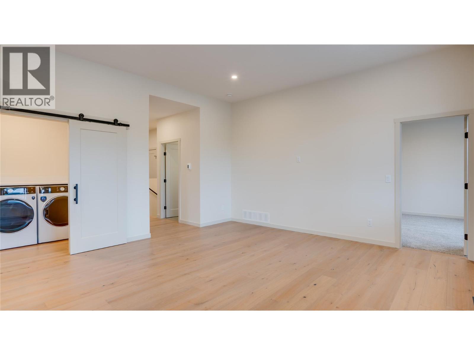 2123 Mountain View Avenue, Lumby