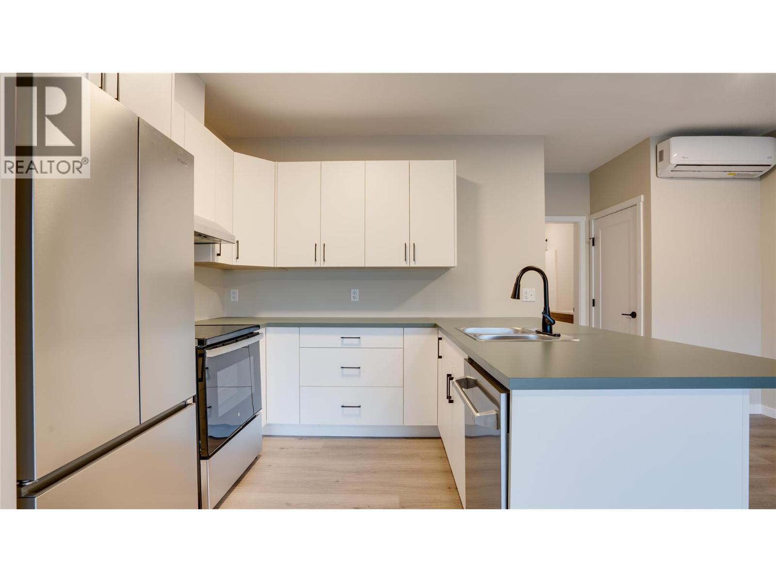 2123 Mountain View Avenue, Lumby