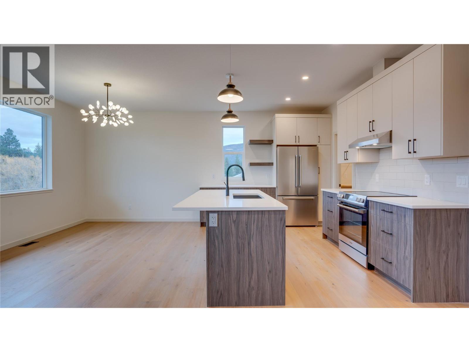 2123 Mountain View Avenue, Lumby