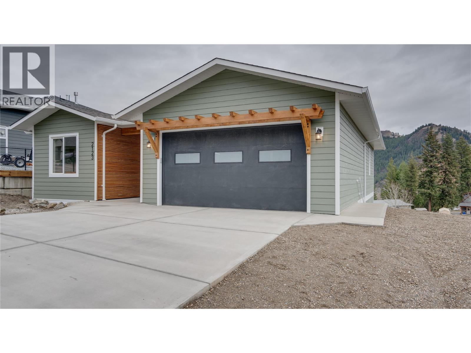2123 Mountain View Avenue, Lumby