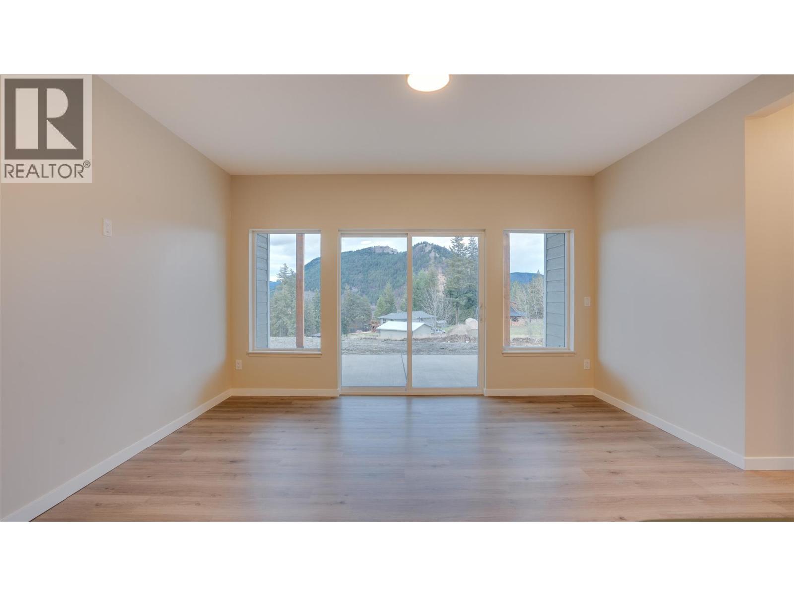 2123 Mountain View Avenue, Lumby