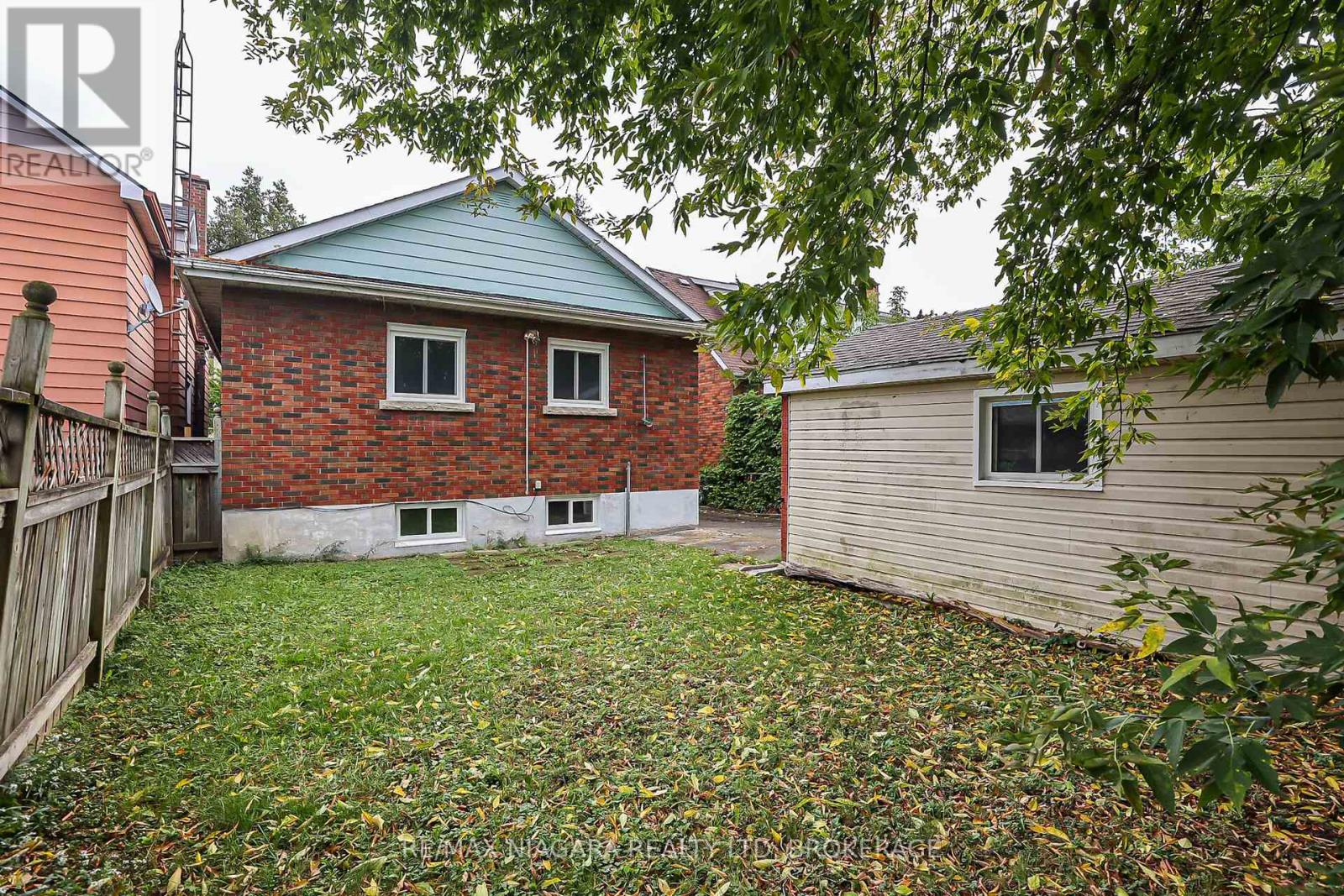 261 VINE STREET - 14