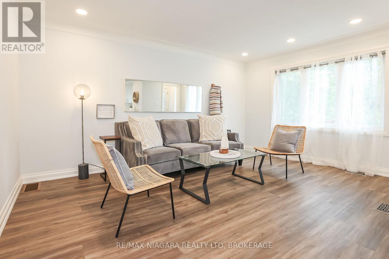261 VINE STREET - 16