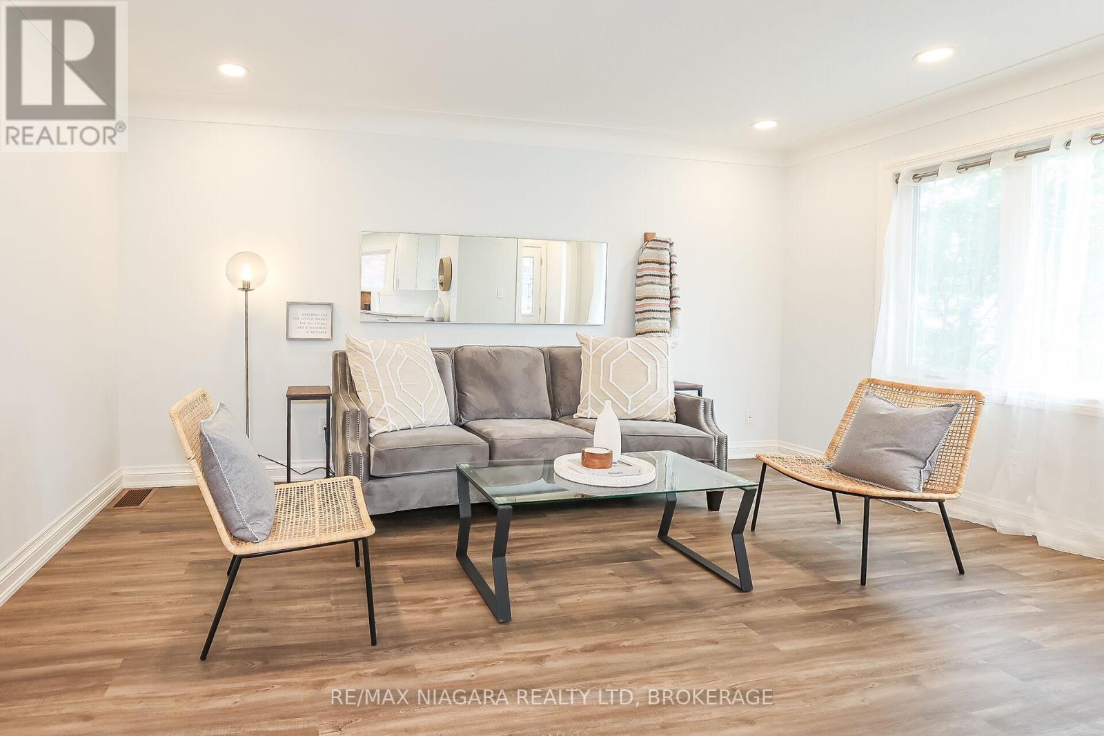 261 VINE STREET - 17