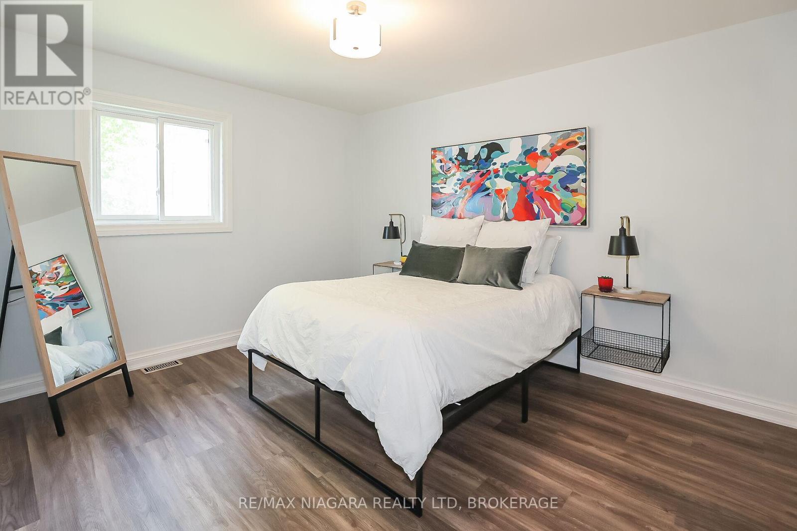 261 VINE STREET - 18