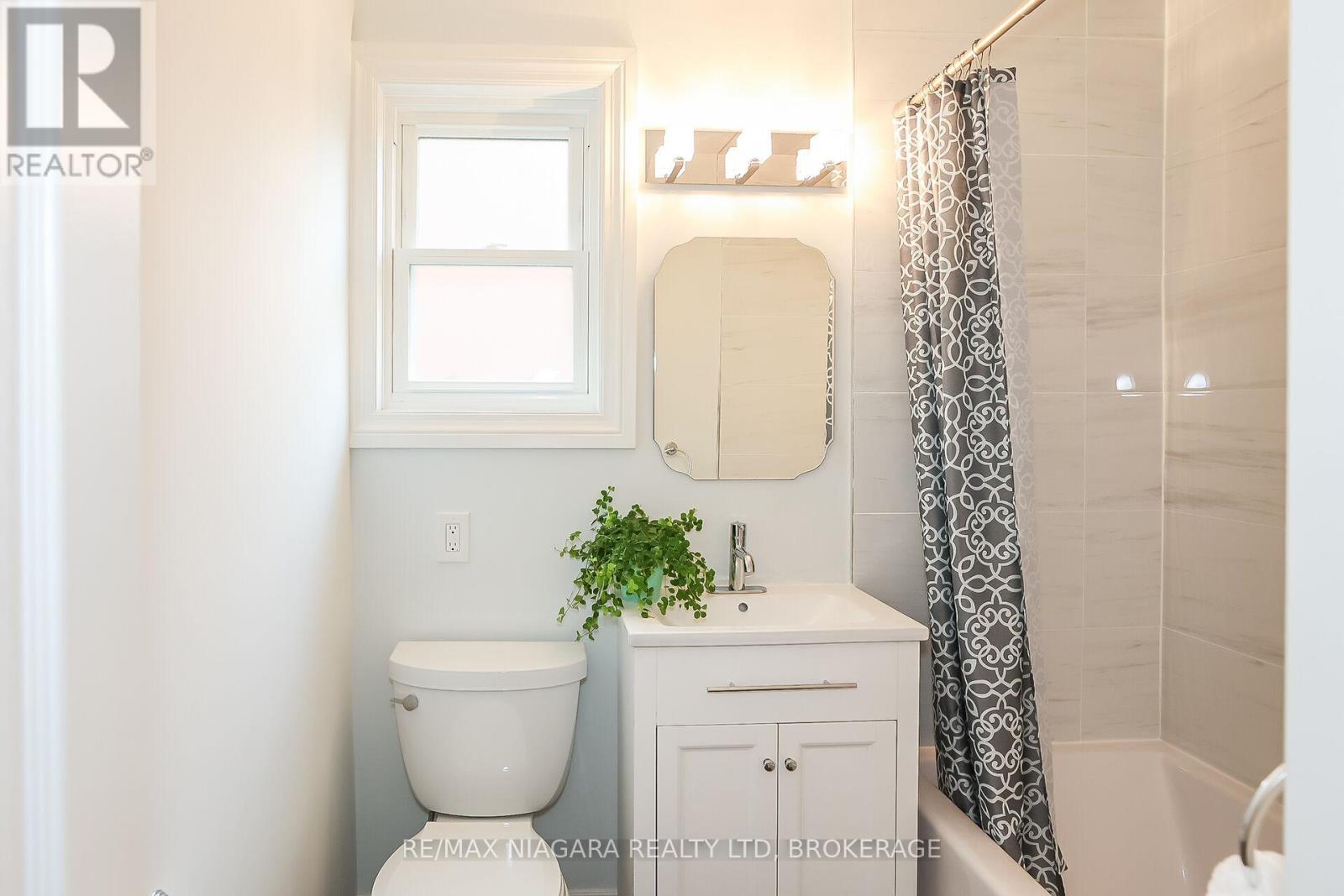 261 VINE STREET - 25