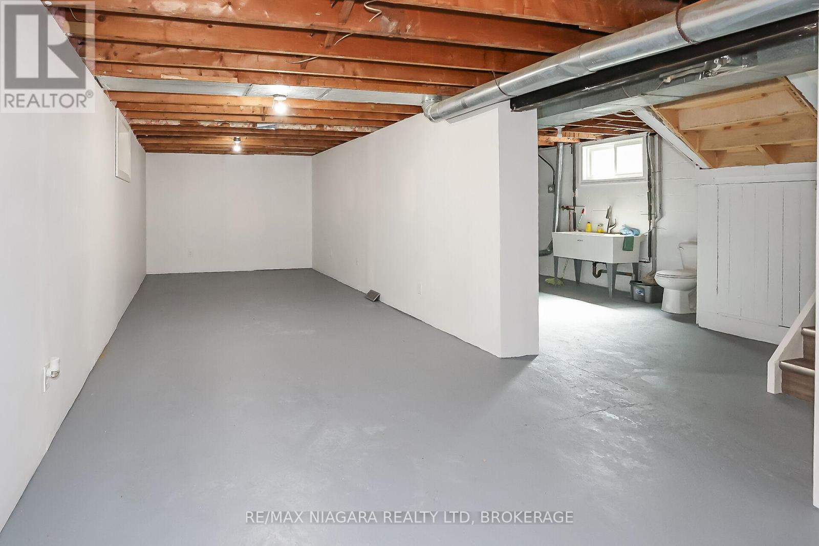 261 VINE STREET - 27