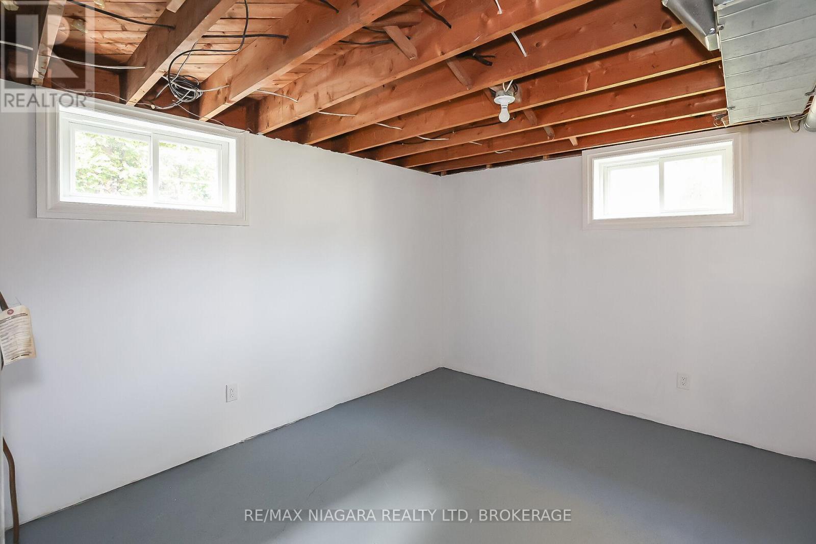 261 VINE STREET - 31