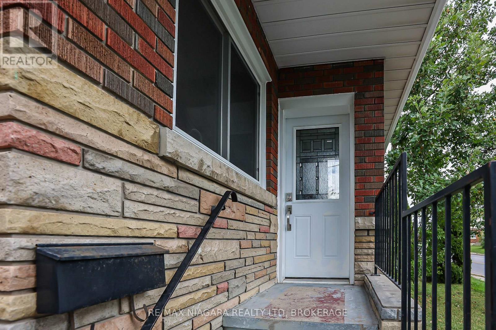 261 VINE STREET - 7