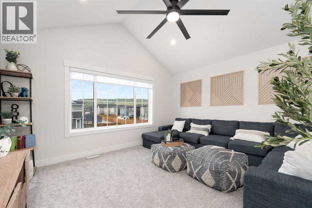 8 Vantage Drive, Cochrane