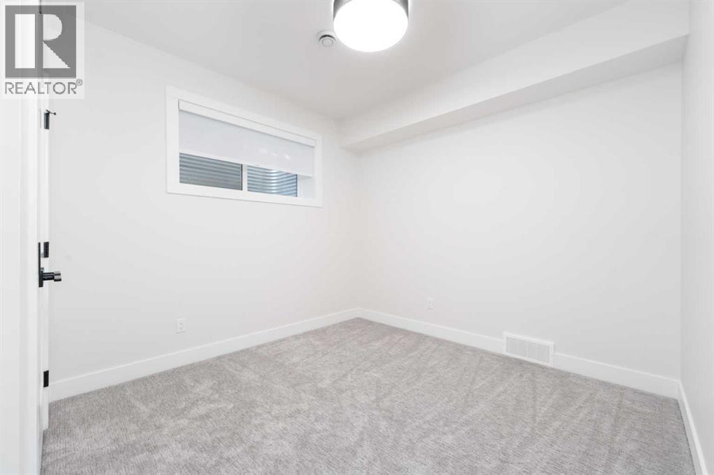 8 Vantage Drive, Cochrane