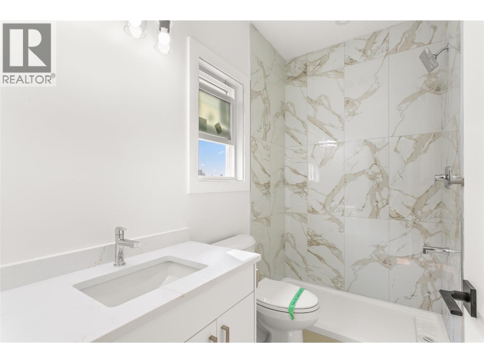  2711 Hewl Road, West Kelowna