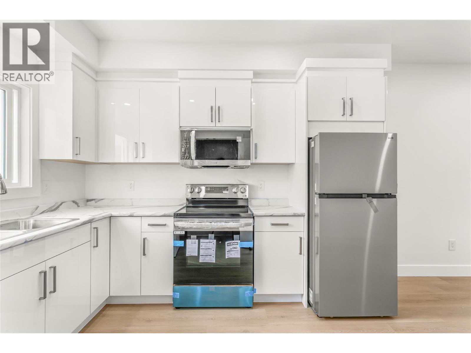  2711 Hewl Road, West Kelowna