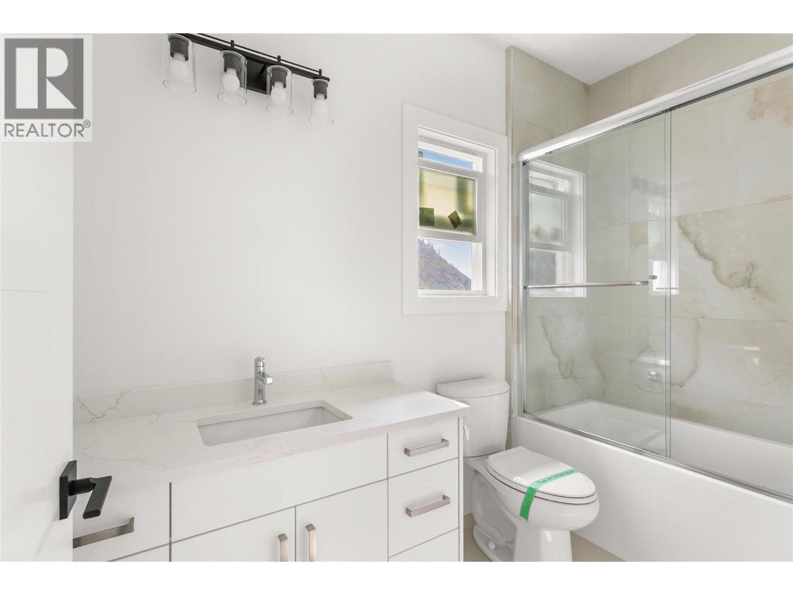  2711 Hewl Road, West Kelowna